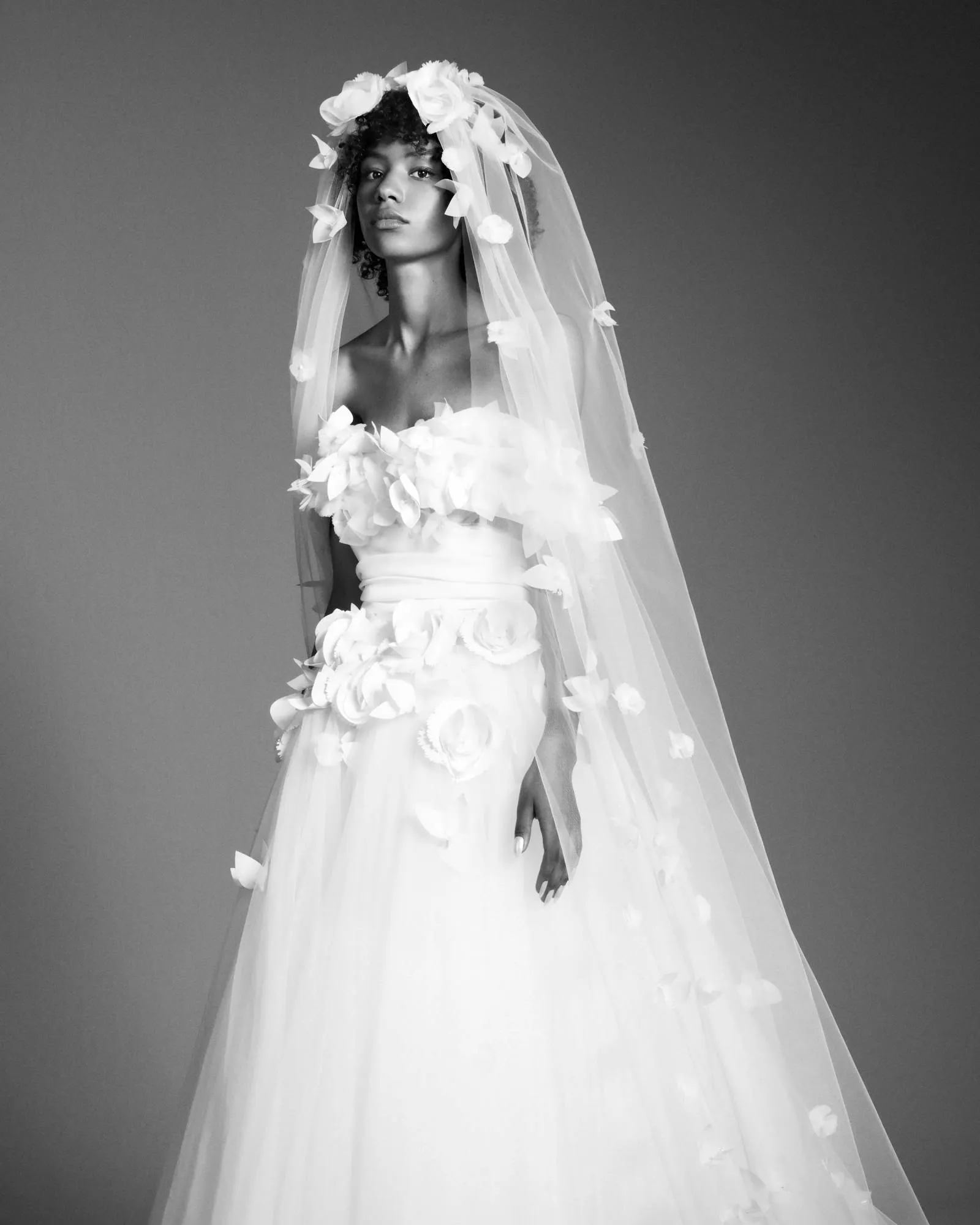 VRM411V - ROMANTIC FLOWER GARDEN VEIL